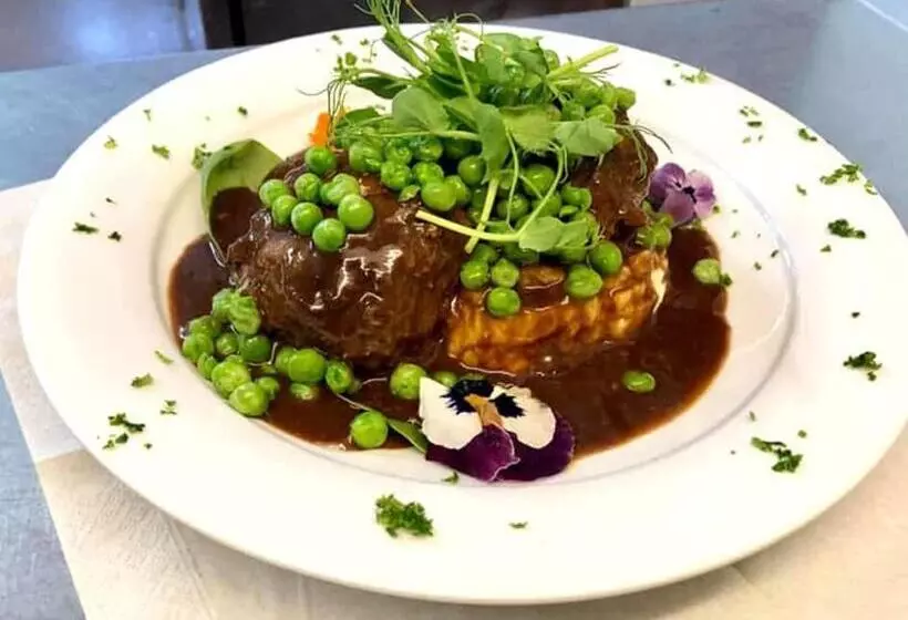 ユースホステル Usk And Railway Inn