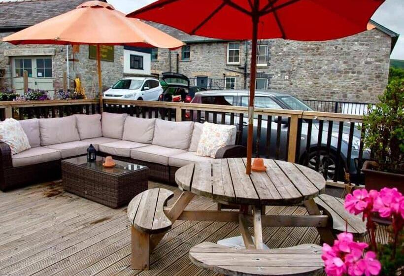 호스텔 Usk And Railway Inn