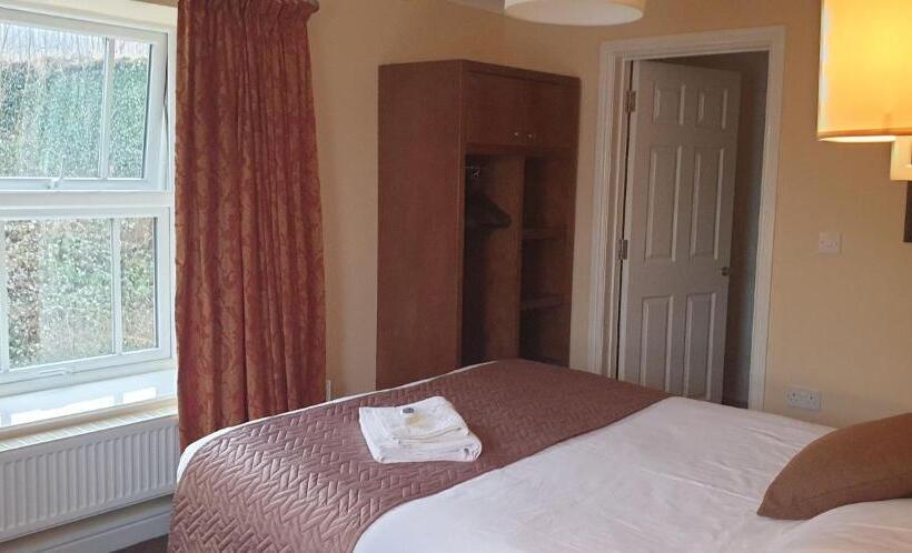 호스텔 Usk And Railway Inn