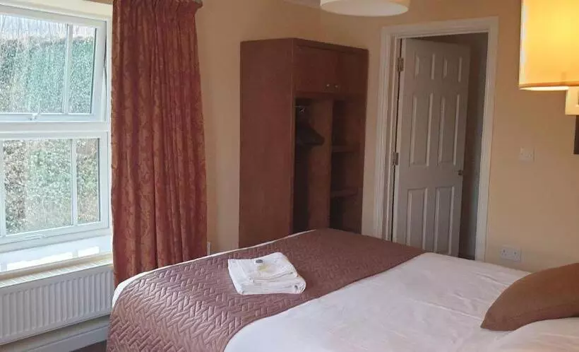 ユースホステル Usk And Railway Inn