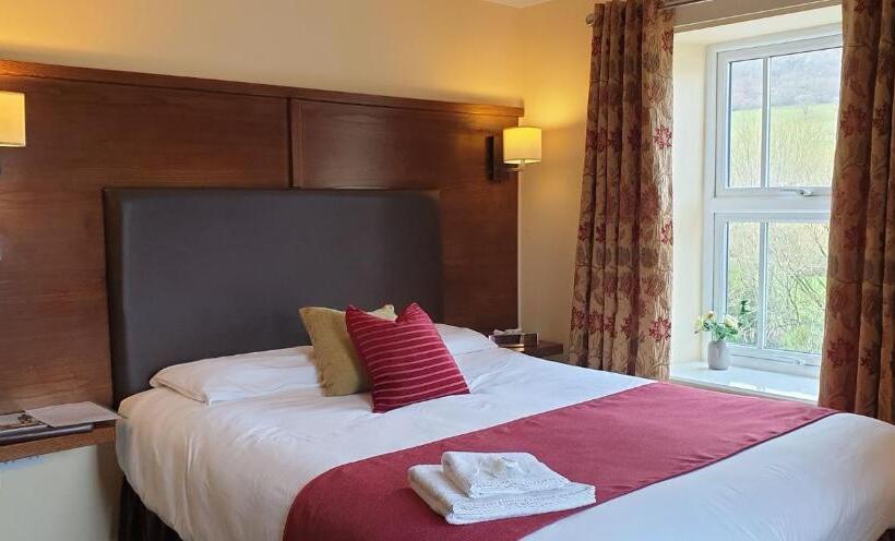 호스텔 Usk And Railway Inn