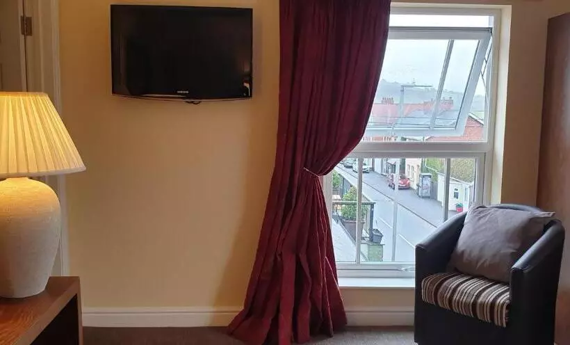 ユースホステル Usk And Railway Inn