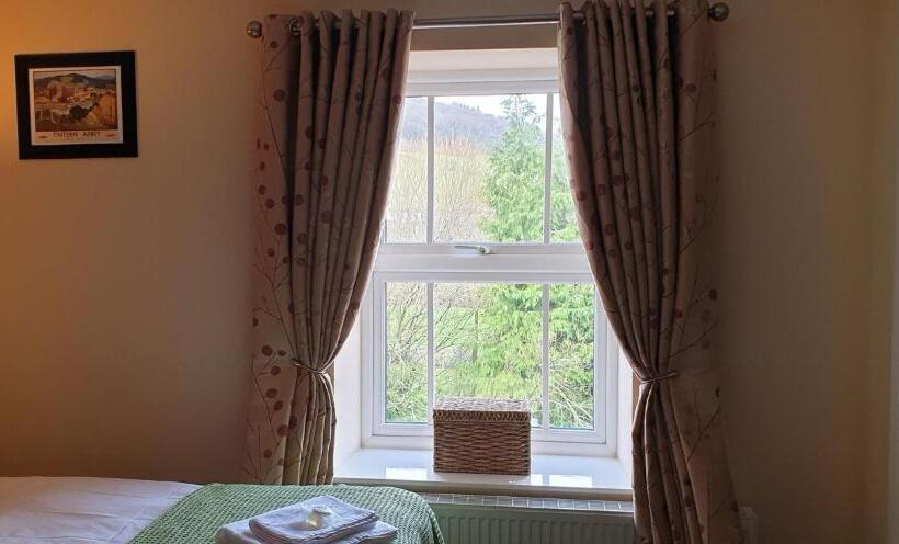 호스텔 Usk And Railway Inn