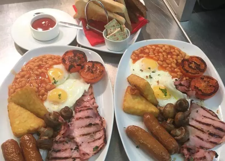 ユースホステル Usk And Railway Inn