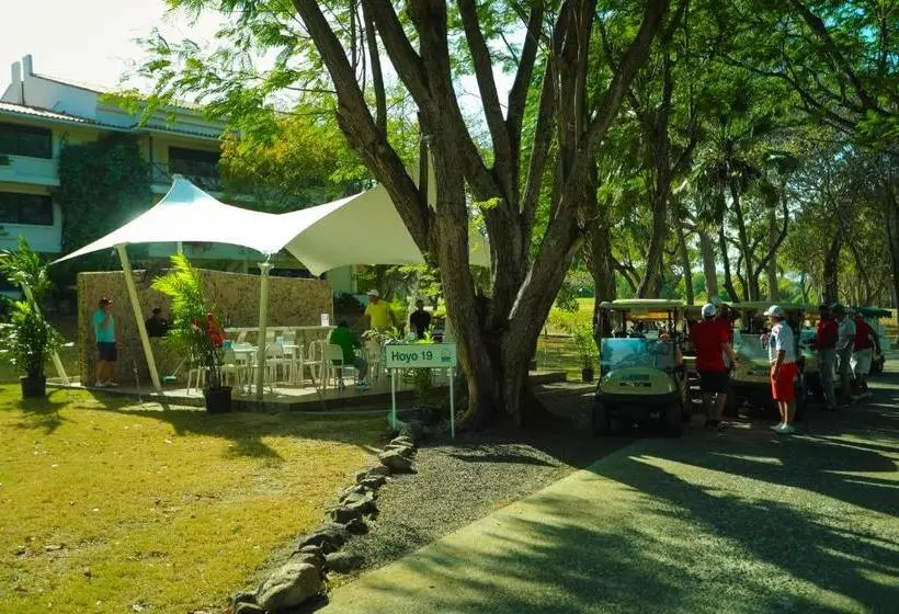 ホテル Coronado Luxury Club & Suites
