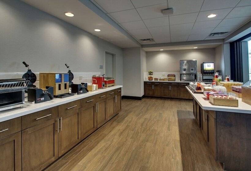 فندق Hampton Inn & Suites Southport