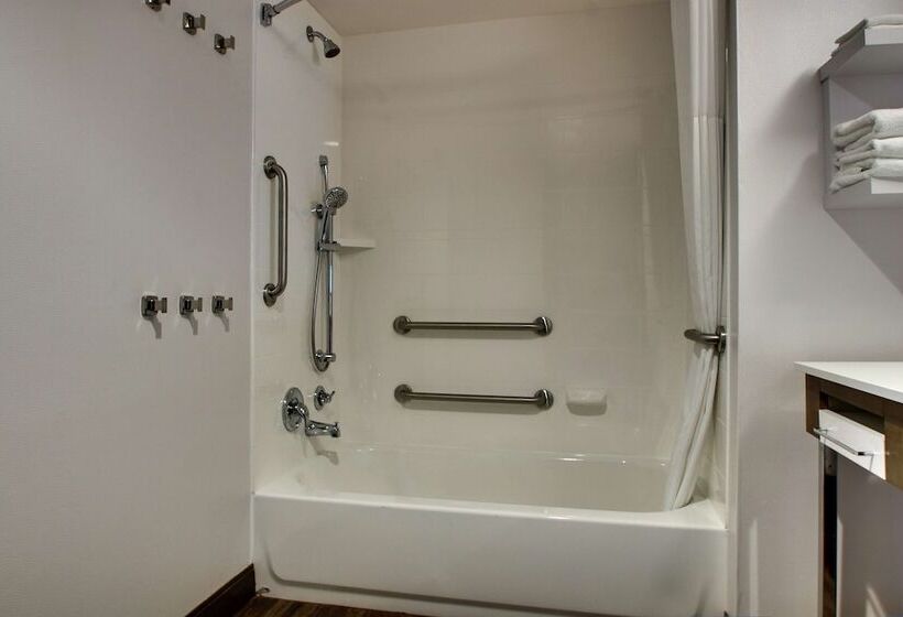 فندق Hampton Inn & Suites Southport