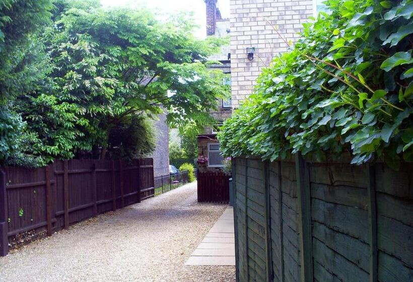 膳宿费 Fairways Guest House