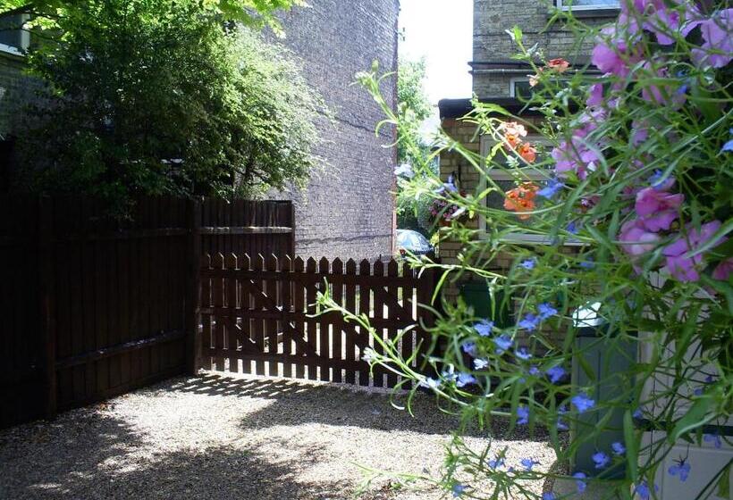 膳宿费 Fairways Guest House