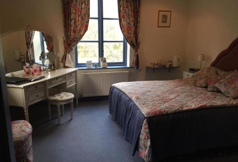 ペンション Kingswood Cottage