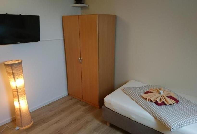 Общежитие Gasthaus Zur Hecke