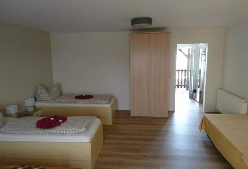 Retkeilymaja Gasthaus Zur Hecke