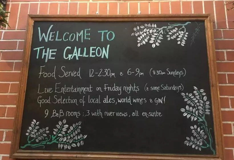 ユースホステル The Galleon Inn