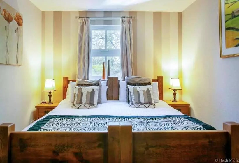 ユースホステル The Old Hall Inn