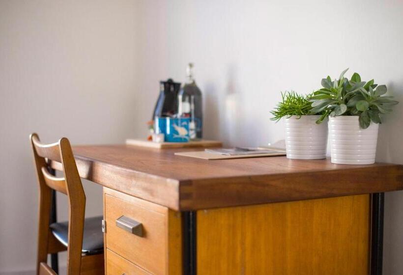 بنسيون Dog And Whistle Pub