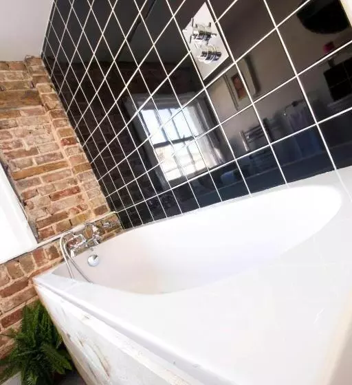 پانسیون Dog And Whistle Pub