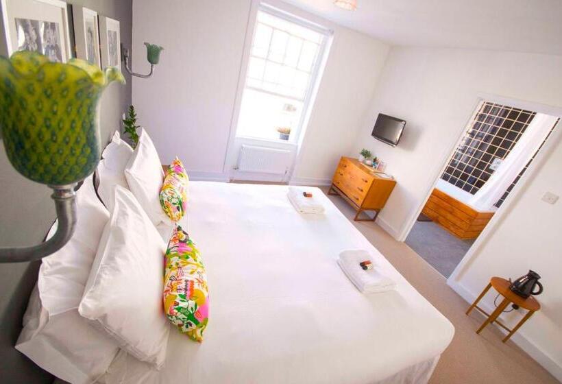 بنسيون Dog And Whistle Pub