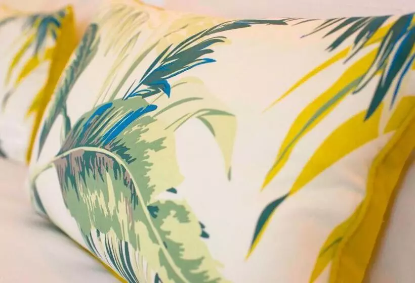 پانسیون Dog And Whistle Pub