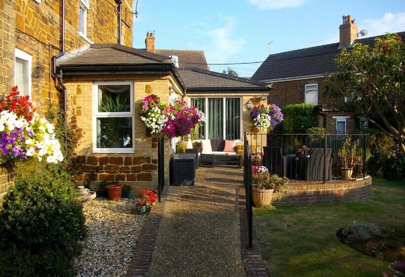 Пансион Gate Lodge Guest House