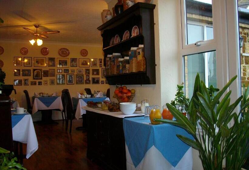 Пансион Gate Lodge Guest House