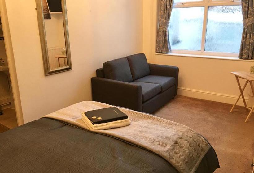 بنسيون The Weatherdene