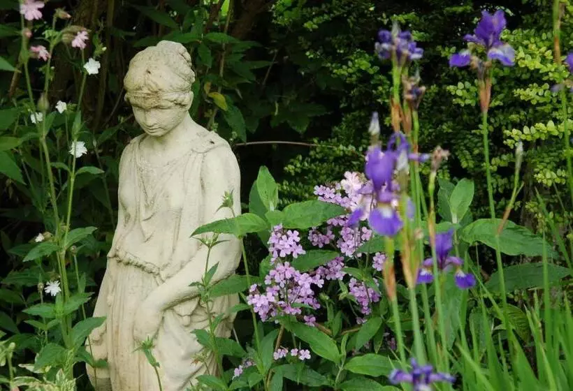 Majatalo Woodland Guesthouse