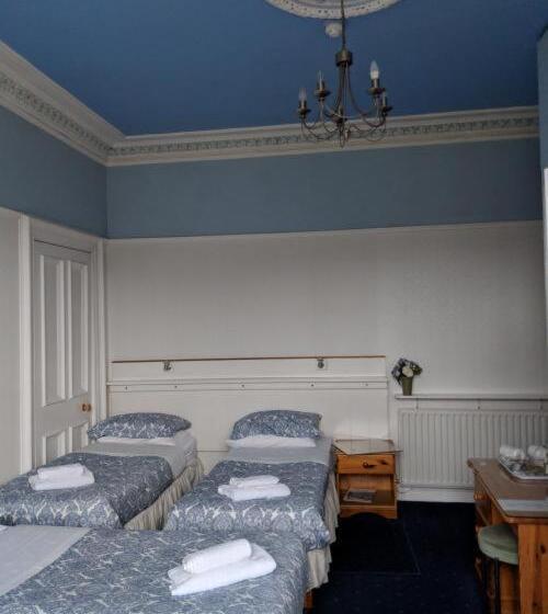 پانسیون Woodlea