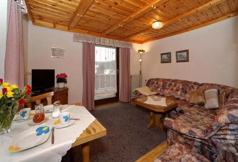 Berghof Pension Und Ferienwohnungen