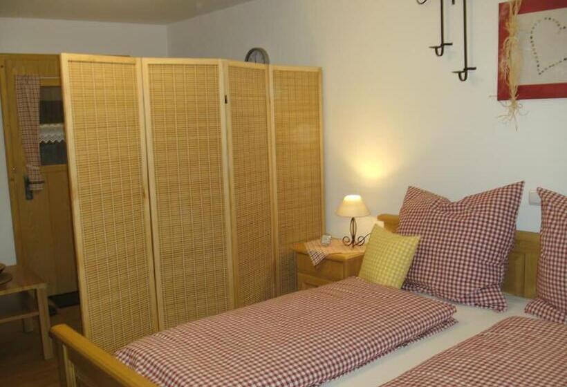 Pensão Zum Egerländer Fachwerkhof