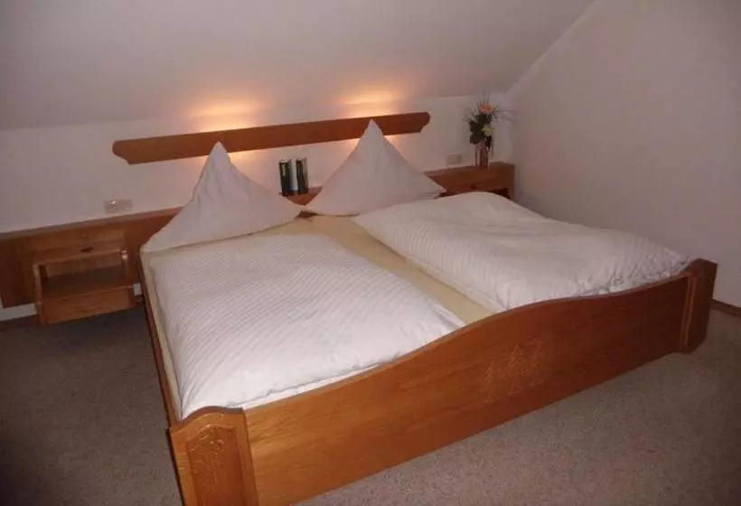 Aamiaismajoitus (B&B) Landhaus Enztalperle