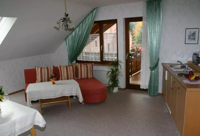 Aamiaismajoitus (B&B) Landhaus Enztalperle