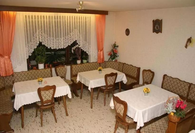 Aamiaismajoitus (B&B) Landhaus Enztalperle