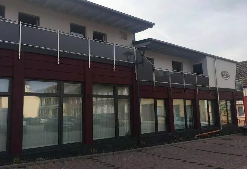 Majatalo Boardinghouse Alte Bank