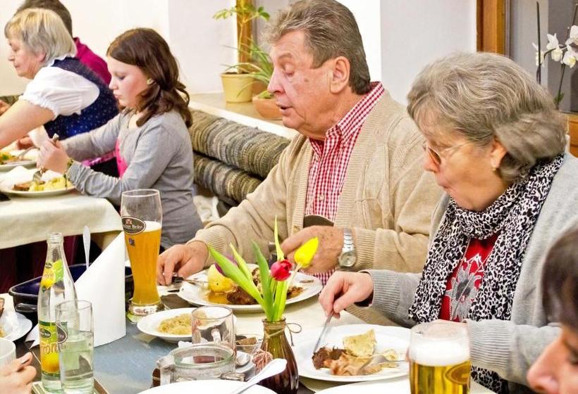 ユースホステル Berggasthof Lusen