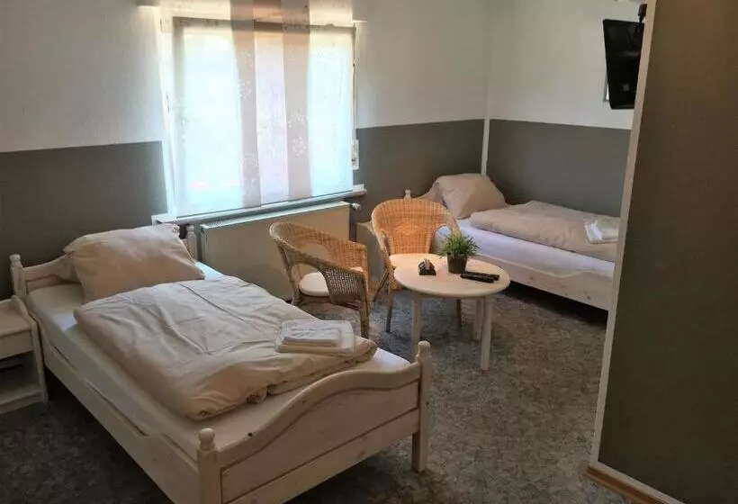 Retkeilymaja Landgasthof Drei Eichen