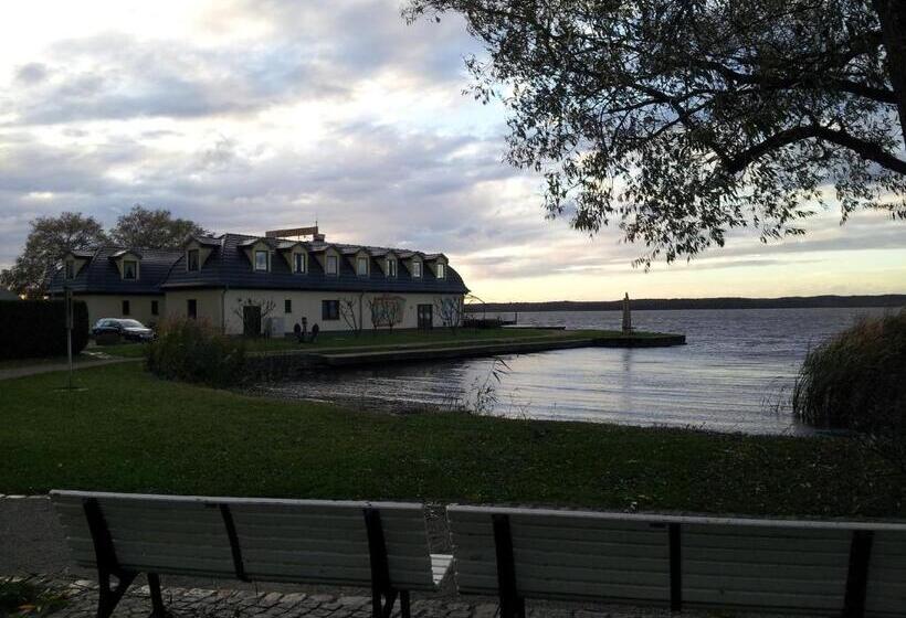 Пансион Bootshaus Neustrelitz