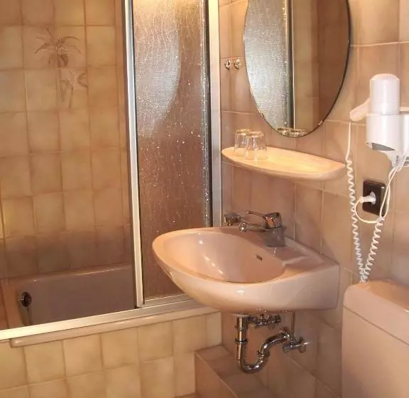 ペンション Gästehaus Resi