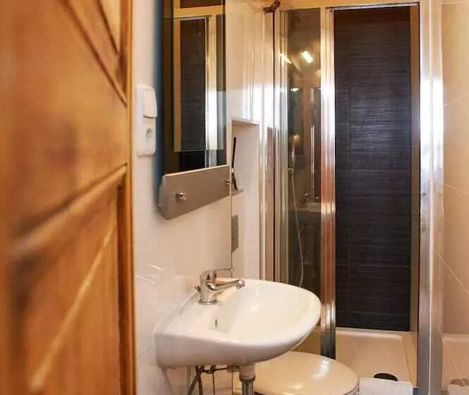 پانسیون Littlefriedrichrooms At Propellerwerk