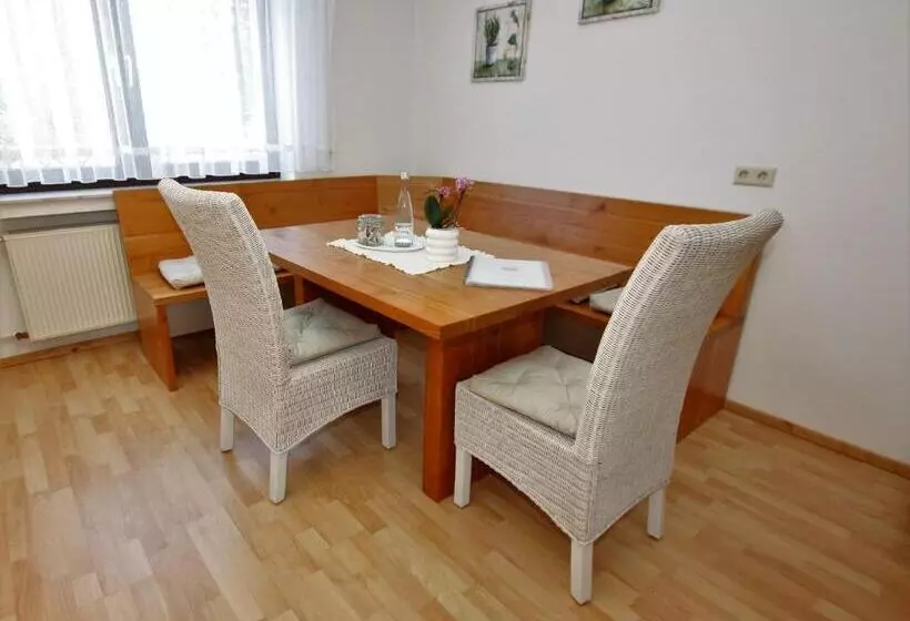 ペンション Gästehaus Absbachtal