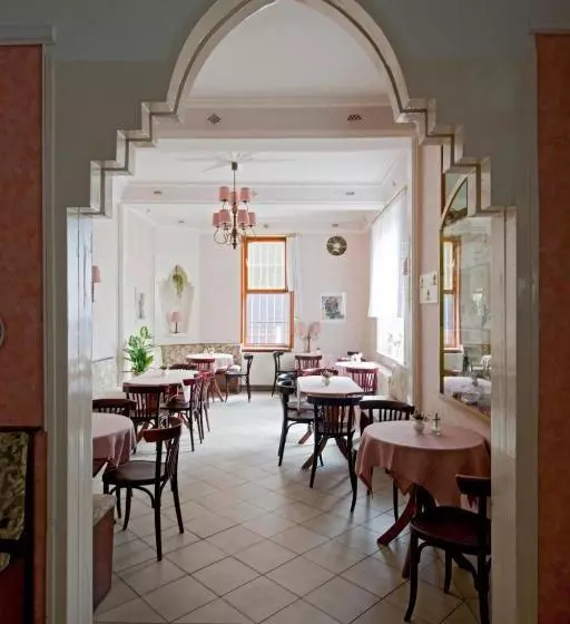 Pension Cafe Suzette