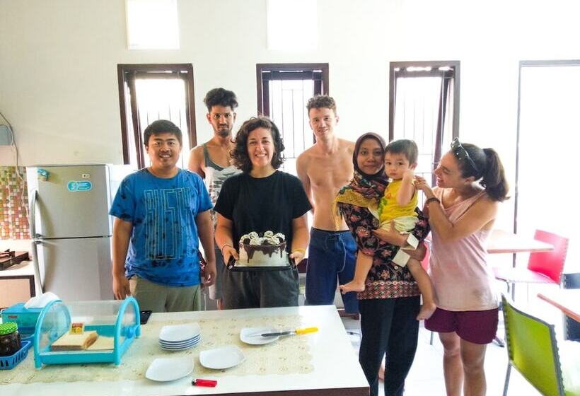 Пансион Colorbox House