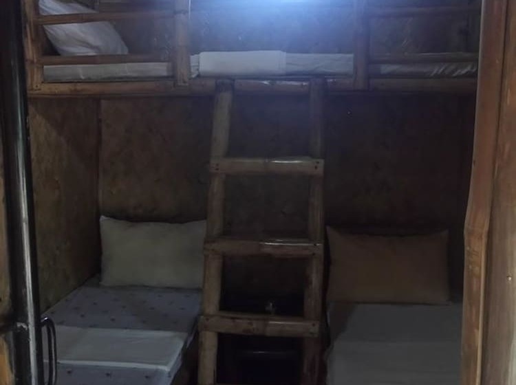 호스텔 Bahay Kawayan Backpackers Inn