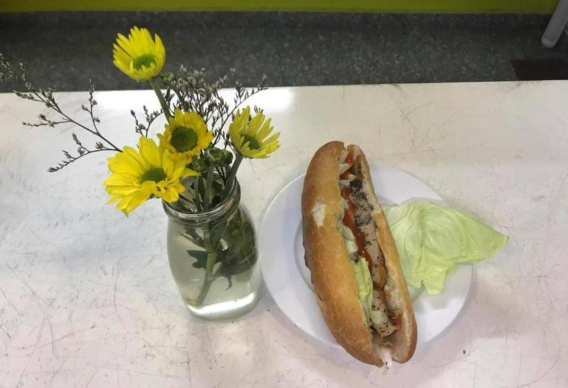 هتل کپسول Win Win Hostel