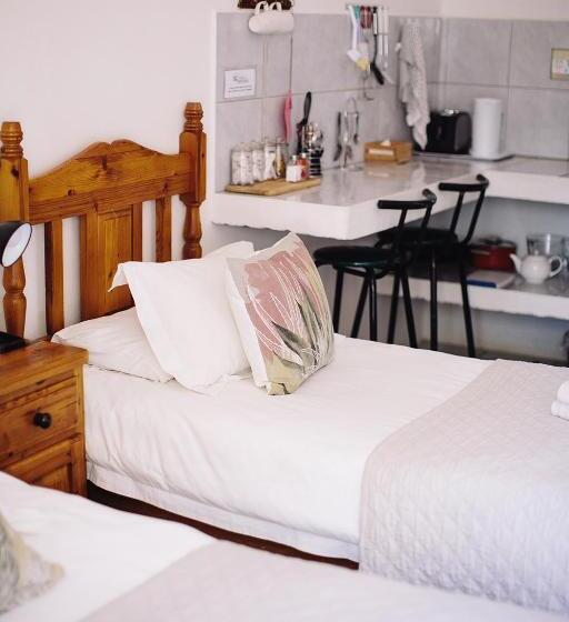 هتل White House Guest Farm