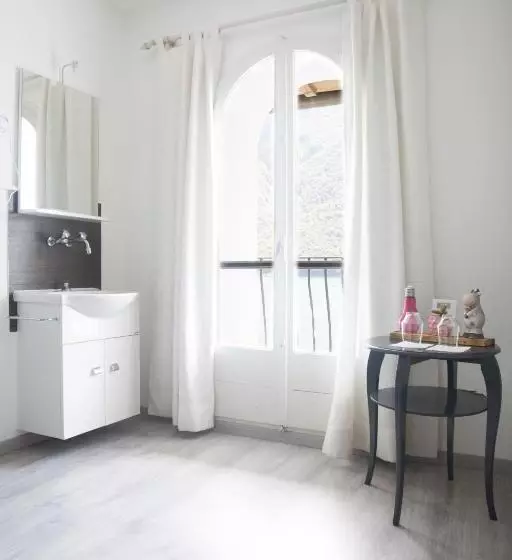Retkeilymaja Locanda Gandriese
