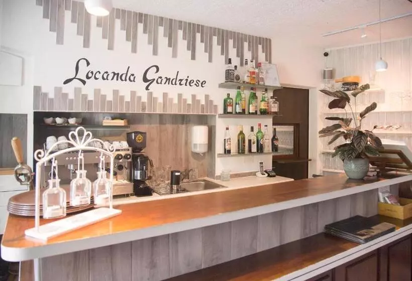 Retkeilymaja Locanda Gandriese