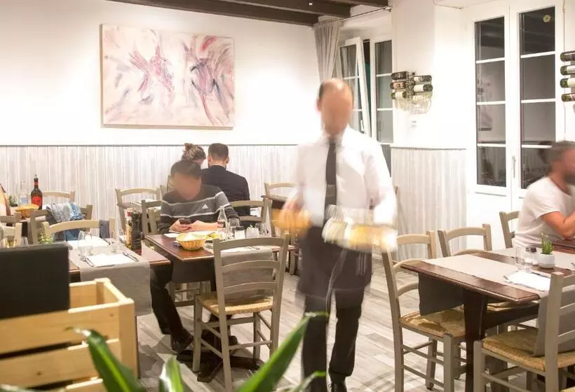 Retkeilymaja Locanda Gandriese
