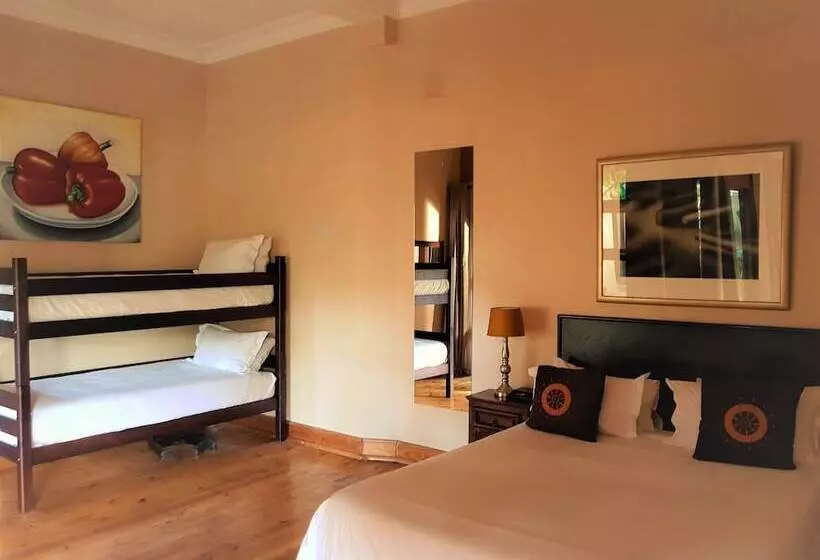 پانسیون African Roots Guest House