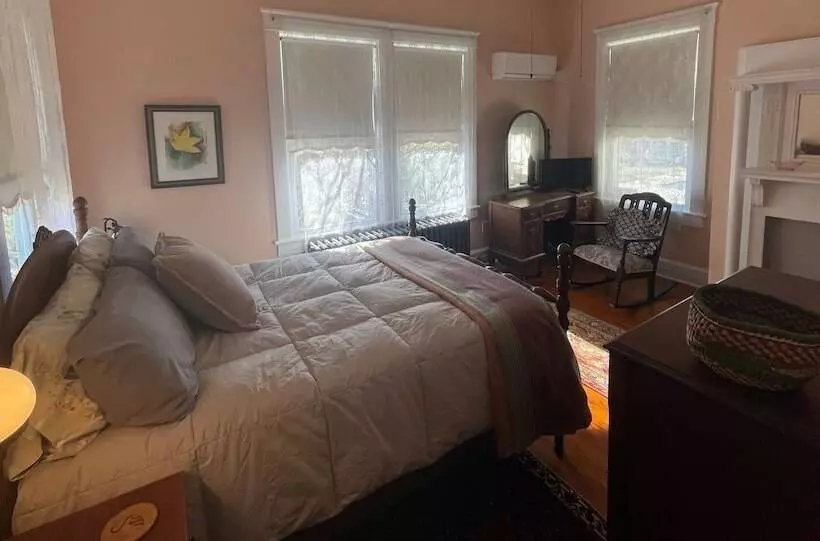 Aamiaismajoitus (B&B) The Grey Swan Inn Llc