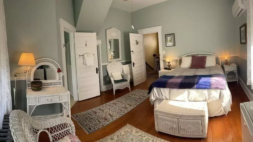 Aamiaismajoitus (B&B) The Grey Swan Inn Llc